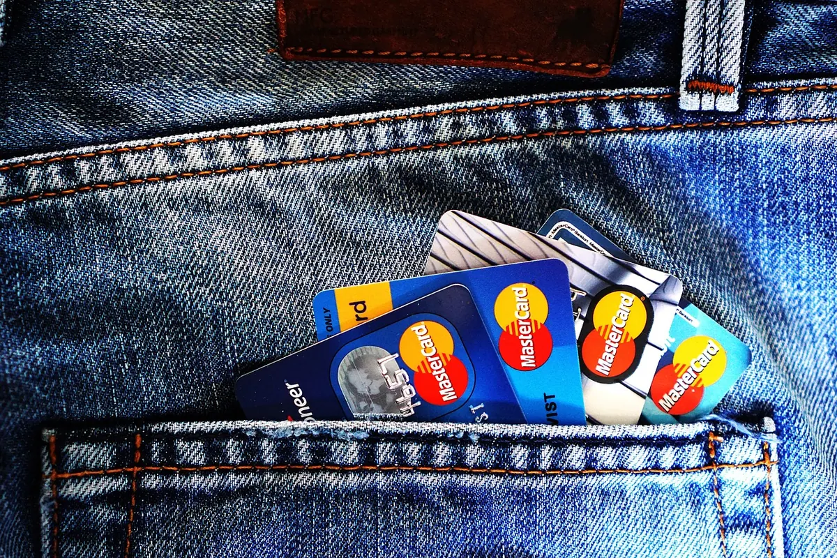 5 Credit Card Mistakes That Cost You Hundreds Every Year